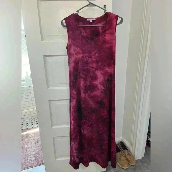 Annalee & Hope Burgundry Tie dye dress - Picture 1 of 5
